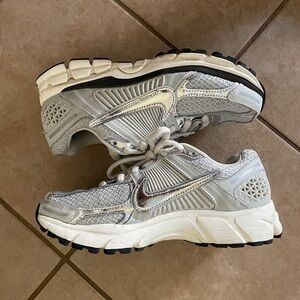 Nike voomero 5 women’s 7.5 m6
